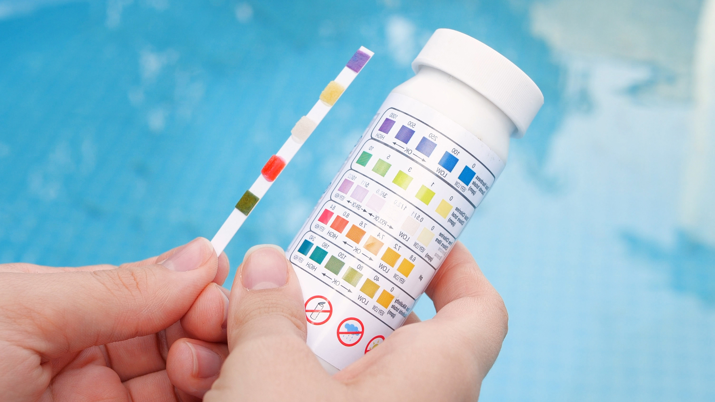 pH e Alcalinidade da Piscina: Baixar, Subir e Equilibrar